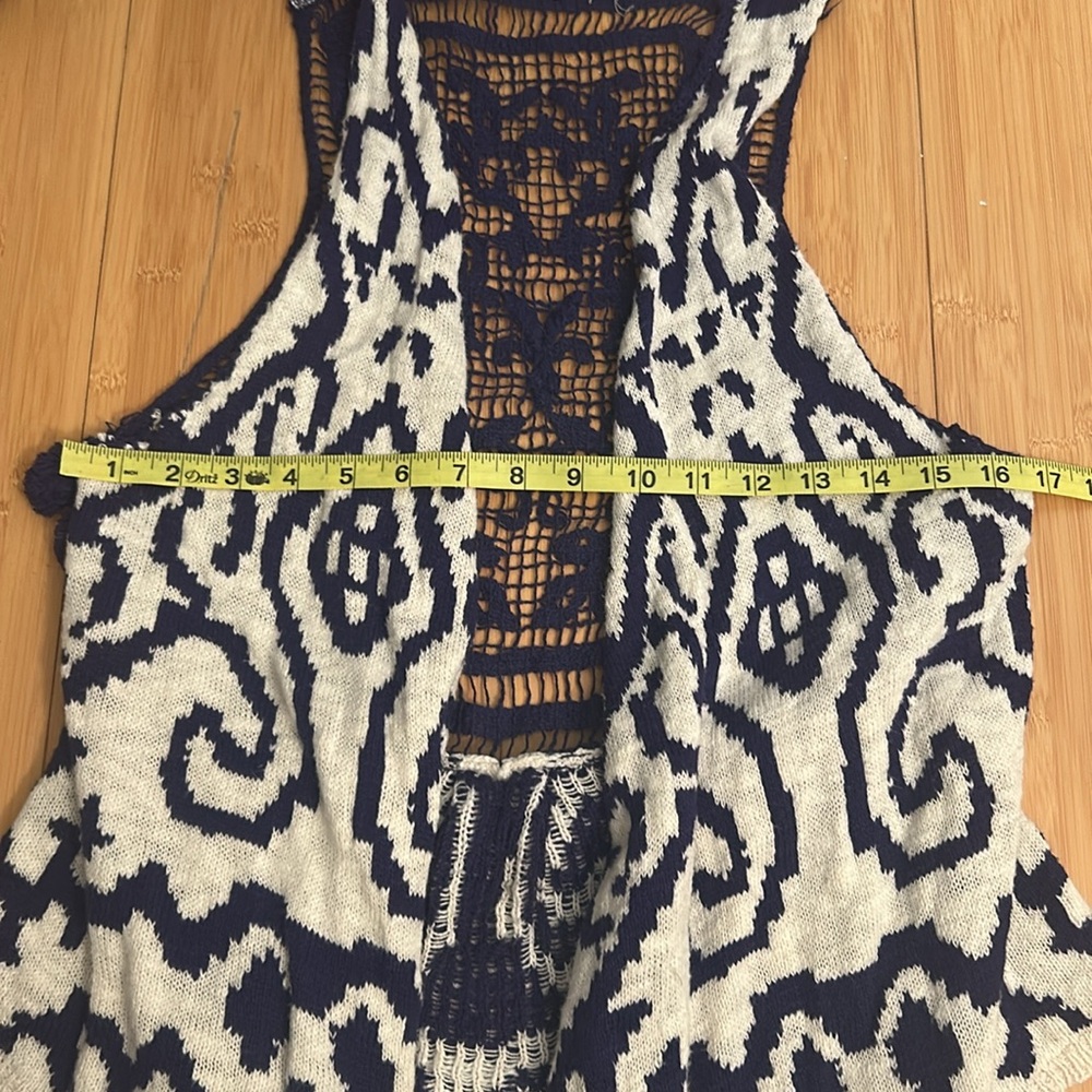 Anthropologie MOTH Boho Turson Netted Crochet Tassel Vest size M/L - Picture 11 of 11